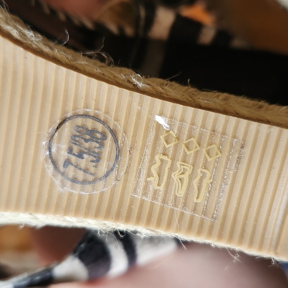 CL by Laundry Taylor Zebra Slide wedge heel Patten Leather Sz 7.5 - Picture 8 of 15